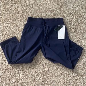 NWT lululemon dance studio crop II unlined size 6